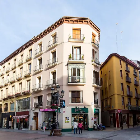 Alfonso - 1 Plaza De Parking Gratuita En De 4 Y 7 Huéspedes * Zaragoza